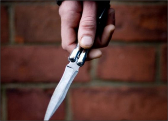 В Миассе грабитель с ножом вынес из магазина 10 тысяч рублей