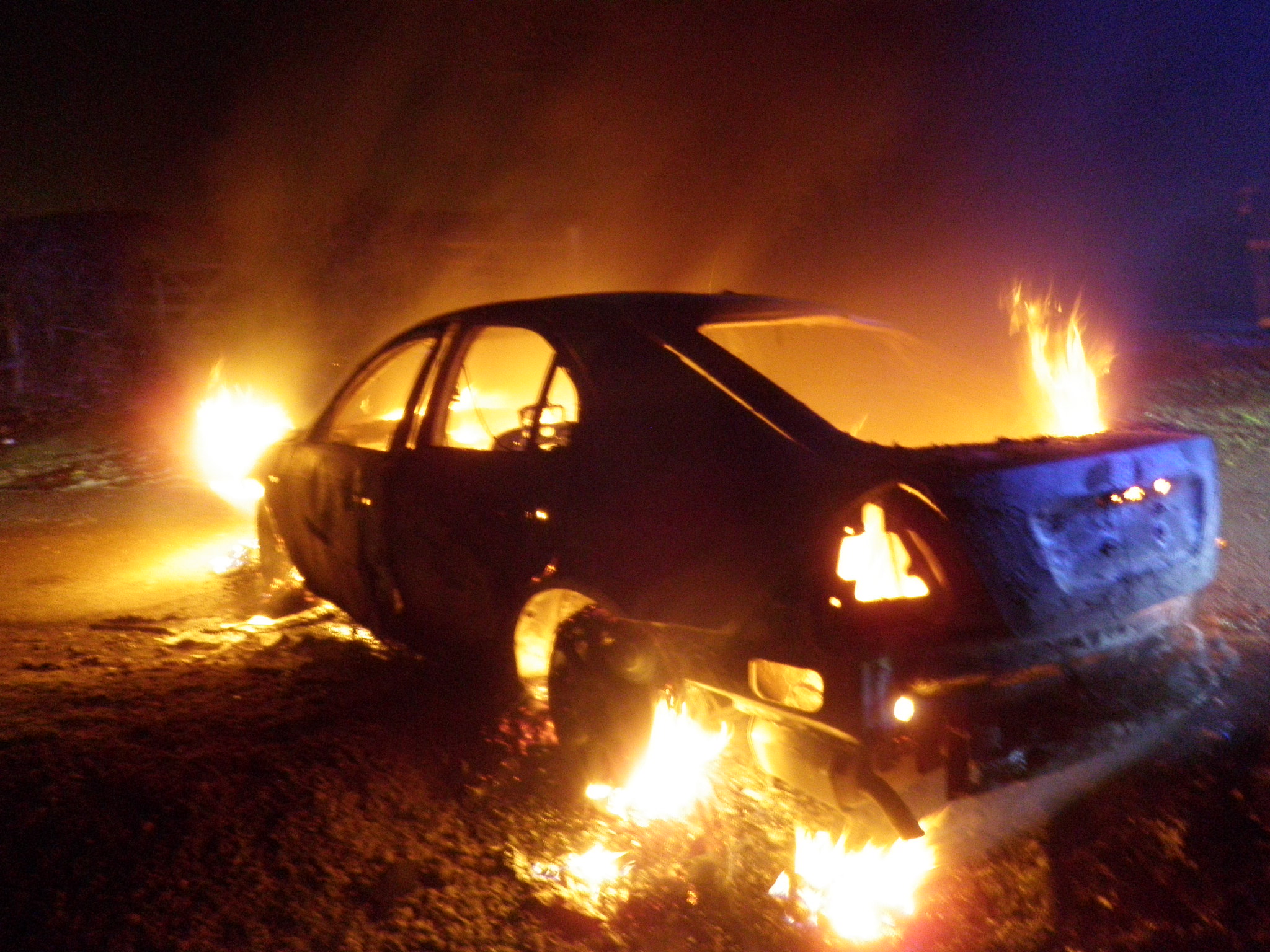 В Челябинске по горячим следам задержали поджигателя авто