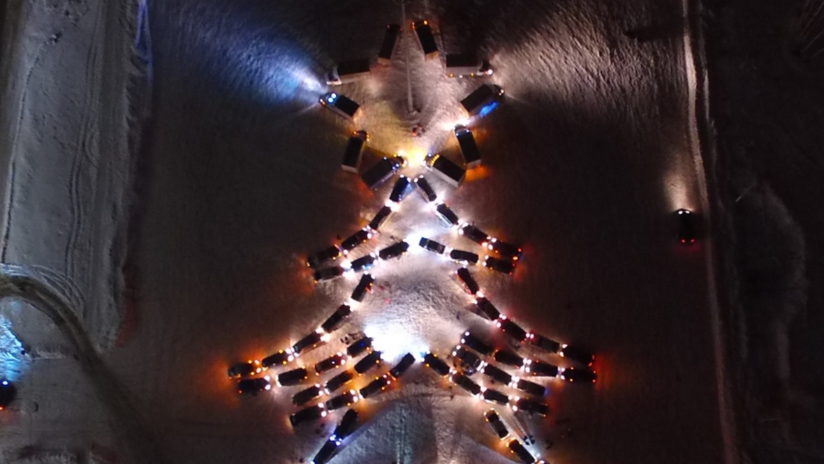 Новогодняя ёлка из челябинских авто внесена в Книгу рекордов России