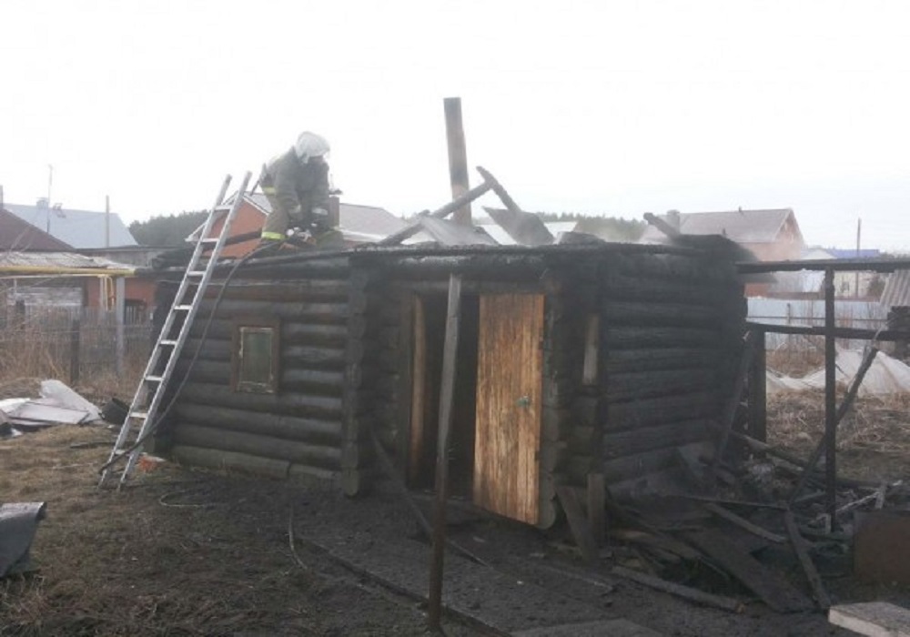 Пожар в Миассе – на Ветреной горел дом