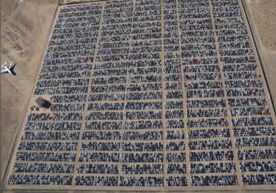 В Сети появились фото парковки с десятками тысяч заброшенных Volkswagen