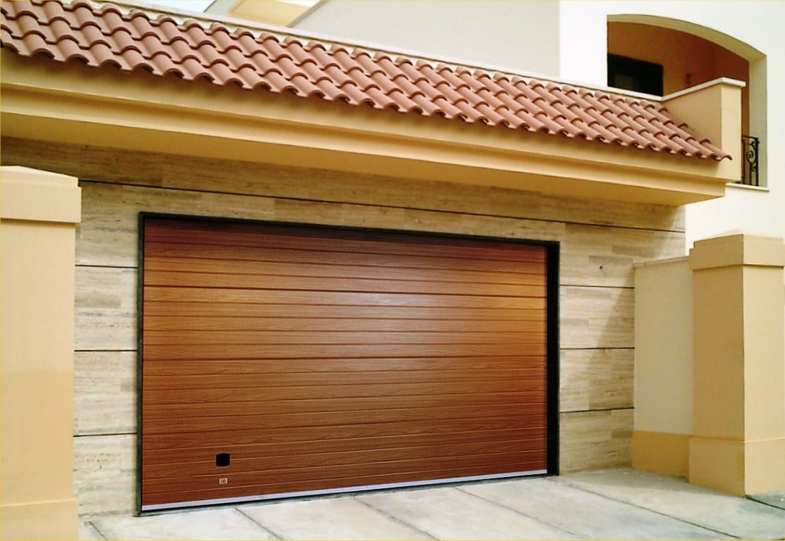 Секционные гаражные ворота — свойства, преимущество