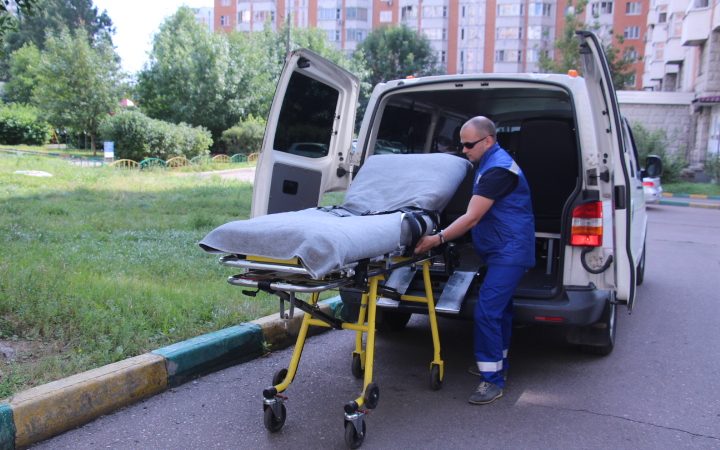 Перевозка лежачих больных между городами России: важные аспекты и рекомендации